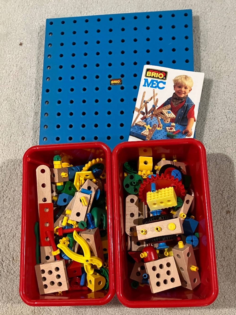 Assorted BRIO MEC building sets + BRIO big base plate 34616